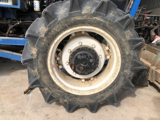 ขายรถไถ FORD NEWHOLLAND 6640 ปี1996 เกีย์รกลาง คานนิว มีอุปกรณ์ดันหน้า ผานเจ็ด ยางดี ภาษีไม่ขาดเล่มทะเบียนพร้อมโอน ขายรถไถ FORD NEWHOLLAND 6640 ปี1996 เกีย์รกลาง คานนิว มีอุปกรณ์ดันหน้า ผานเจ็ด ยางดี ภาษีไม่ขาดเล่มทะเบียนพร้อมโอน