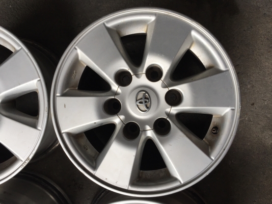 ล้อโตโยต้าขอบ15 ขายตามสภาพ ชุด3000บ. สนใจโทร0879050181.จัดส่งได้ทั่วไทย