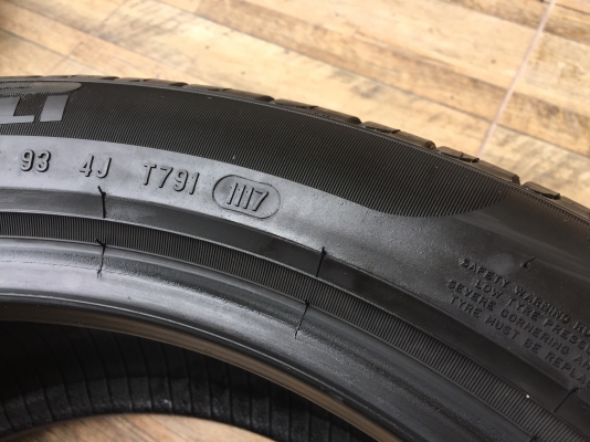 245-45-18 ปี 17 ยาง PIRELLI 2 เส้น 1600 พร้อมใส่ ยางสวยไม่บวมไม่กินข้าง ดอกยางเหลือเยอะเอาไปวิ่งกันใ 245-45-18 ปี 17 ยาง PIRELLI 2 เส้น 1600 พร้อมใส่ ยางสวยไม่บวมไม่กินข้าง ดอกยางเหลือเยอะเอาไปวิ่งกันใ