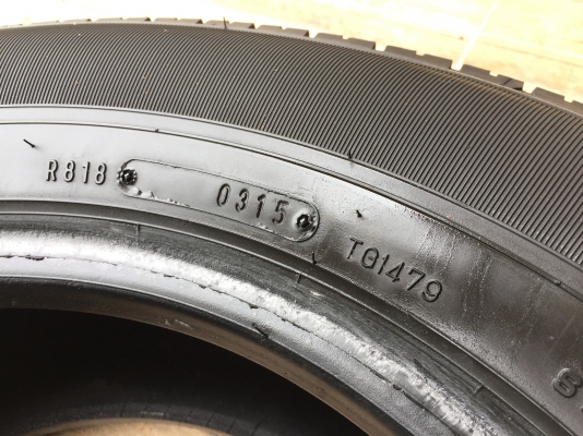 215-70-15 ปี 15 ยาง DUNLOP 2 เส้น 1000 พร้อมใส่ ยางสวยไม่มีปะไม่บวมไม่กินข้าง ดอกยางเหลือเยอะเอาไปวิ่งกันใด้อีกยาวค่ะ ###ร้านอยู่กระทุ่มแบน นะจ๊ะ### ###ราคาไม่รวมส่ง### ###ต่างจังหวัดส่งทั่วไทยค่ะ### ###ถ้าคิดว่าแพงผ่านก่อนนะค่ะ### 0878613433  id kk-koy-k