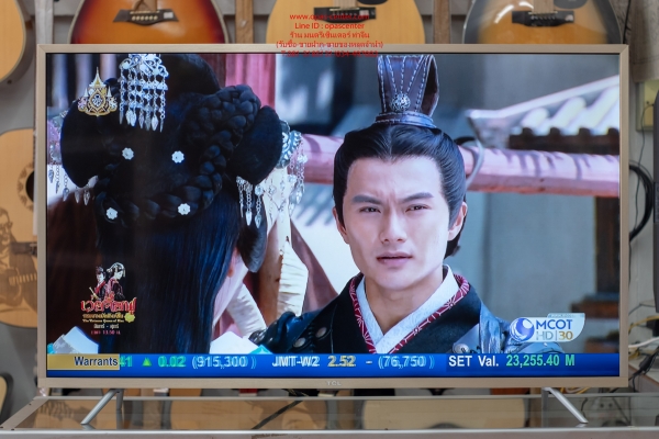 TCL UHD 4K SMART TV รุ่น 43P2US สภาพใหม่ มีคู่มือ กล่อง