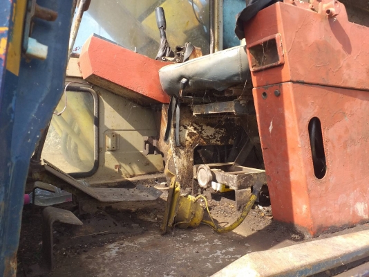 ขายKOMATSU PC200-3 โซ่หลุดอย่างเดียวใช้งานได้ราคา 260,000