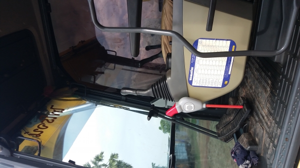 ขาย 1,350,000 KOMATSU pc130-8 ไฟฟ้าครบ เครื่องดี ปั้มแรง เอวแน่น แอร์เย็น ช่วงล่างเต็ม รถสวยพร้อมใช้ รถอยู่ นครปฐม 090-772-3710 090-772-3708