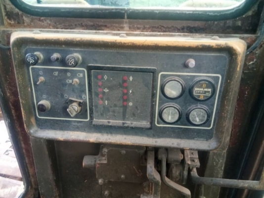 ขาย 950,000 CAT D5H สป๊อกเก็ตลอย ซีรี่ทรู สไล 6 ทิศทาง เอกสารเล่มพร้อมโอน เครื่องดี เกียร์แรง พร้อมใช้งาน ช่วงล่างโซ่แผ่นสวย เก๋งแอร์ รถอยู่ กทม. 090-772-3710 090-772-3708