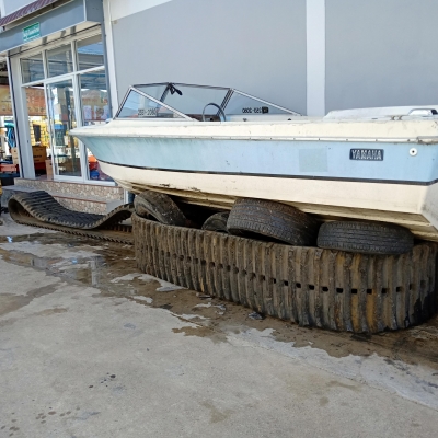 แทรคยางรถขุดใหญ่ หรือรถบรรทุกขนาดใหญ่