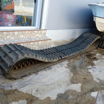 แทรคยางรถขุดใหญ่ หรือรถบรรทุกขนาดใหญ่