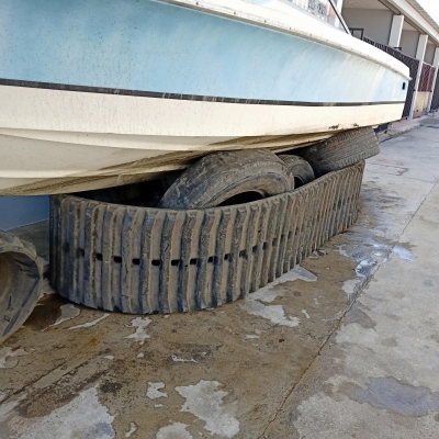 แทรคยางรถขุดใหญ่ หรือรถบรรทุกขนาดใหญ่