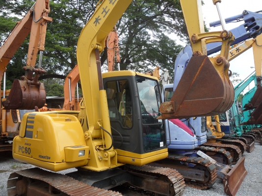 PC60-7 KOMATSU  (รถนอก นำเข้า ขายถูก)@945,000 รถขุดเก่านอก สถาพดีพร้อมใช้ เพิ่งนำเข้ามายังไม่เคยใช้งานในเมืองไทยเลย เครื่องดีปั้มเเรงพร้อมใช้ บูมอาร์มสวย ช่วงล่างดี เร็วแรง ไม่โหลดพร้อมใช้รถเดิมๆ เอกสารอินวอยสนใจคลิ๊ก ☎ 081-989-1989 หรั่งครับ