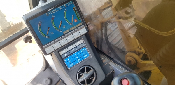 KOMATSU PC130-8 (ท่าม่วงแทรกเตอร์ 086-5003800)