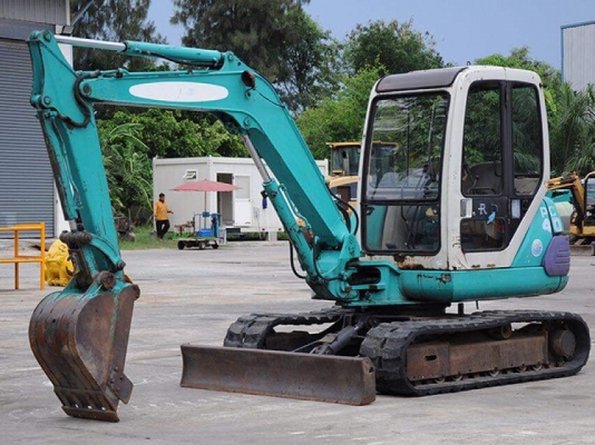 โคมัสสุ komatus pc40-7 หัวเก๋ง