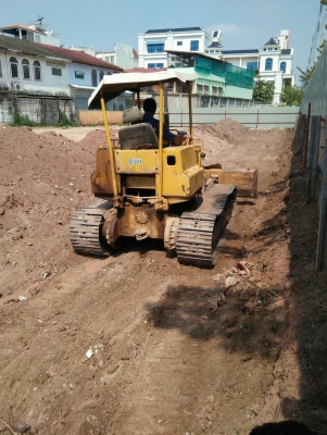 ขาย 165,000 KOMATSU D31-16 สไลร์ 6 ทิศทางเครื่องดี เกียร์แรง รถพร้อมใช้งาน รถอยู่ กทม. 090-772-3710 090-772-3708