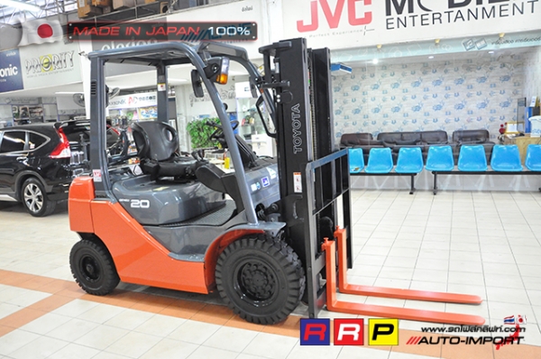 ขายรถโฟล์คลิฟท์มือสอง TOYOTA รุ่น 8FG20-30911 นำเข้าจากประเทศญี่ปุ่น 100\% ไม่เคยใช้งานในไทย