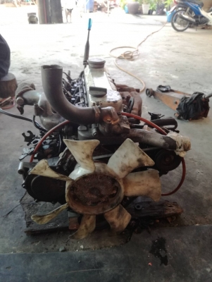 เครื่องพร้อมเกียร์นิสสัน TD25 พร้อมใช้งาน