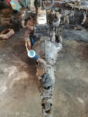 เครื่องพร้อมเกียร์นิสสัน TD25 พร้อมใช้งาน