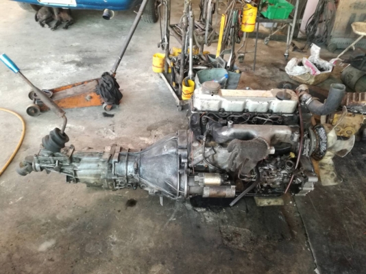 เครื่องพร้อมเกียร์นิสสัน TD25 พร้อมใช้งาน