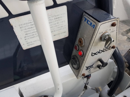 รถตักเล็ก TCM 343 รุ่นbobcat  ใช้งานเพียง900ชั่วโมง ใช้งานสำหรับพื้นที่แคบ ขับง่าย สามารถหมุนรอบตัวเอง360องศา ใช้ในฟาร์มวัว ฟาร์มหมู ตักมูลสัตว์ทดแทนแรงงานและประหยัดเวลา ราคา180,000บาท สนใจติดต่อ โทรและไลน์ 083-4355829, 092-9938255 หรือติดต่อสอบถามได