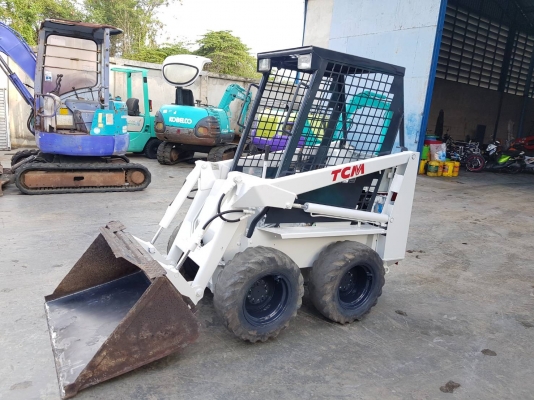 รถตักเล็ก TCM 343 รุ่นbobcat  ใช้งานเพียง900ชั่วโมง ใช้งานสำหรับพื้นที่แคบ ขับง่าย สามารถหมุนรอบตัวเอง360องศา ใช้ในฟาร์มวัว ฟาร์มหมู ตักมูลสัตว์ทดแทนแรงงานและประหยัดเวลา ราคา180,000บาท สนใจติดต่อ โทรและไลน์ 083-4355829, 092-9938255 หรือติดต่อสอบถามได