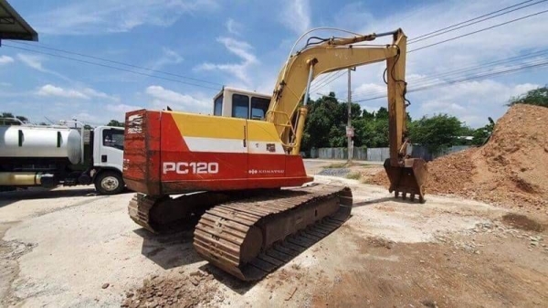 ขาย 780,000 KOMATSU pc 120-5 สวยเดิมๆ  เครื่องดี ปั้มแรง ช่วงล่างสวย คอนโทนสั้น ตัวเดินใหญ่ อาร์มพิเศษ ไฟฟ้าครบระบบเต็ม เอกสารอินวอย รถสวยพร้อมใช้ รถอยู่ ปทุมธานี 064-191-1112