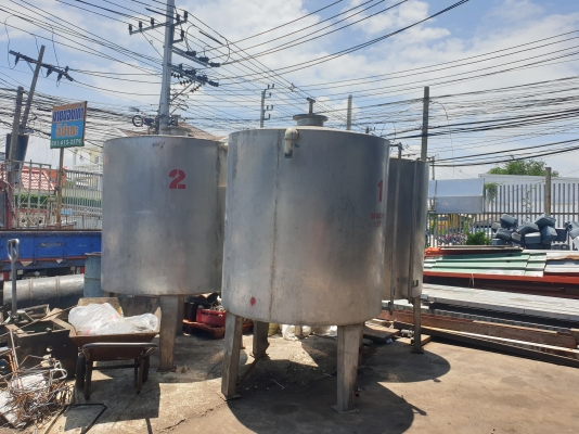 ขายถังสแตนเลส 3ลูก ผิวหนา ความจุประมาณ2600 ลิตร สภาพดี