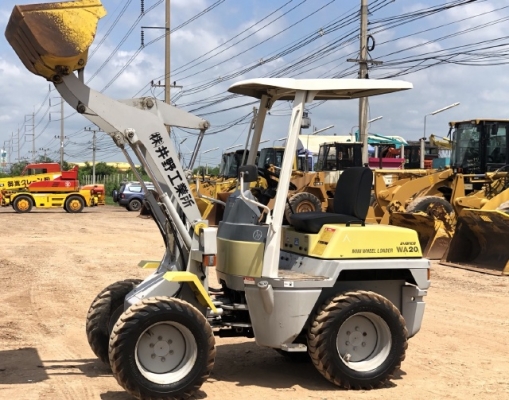 ขายรถตักล้อยาง KOMATSU WA20-2  นำเข้าเองจากญี่ปุ่น สภาพสวยพร้อมใช้ มีVDOการทำงานครับ