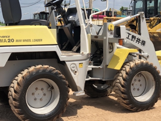 ขายรถตักล้อยาง KOMATSU WA20-2  นำเข้าเองจากญี่ปุ่น สภาพสวยพร้อมใช้ มีVDOการทำงานครับ