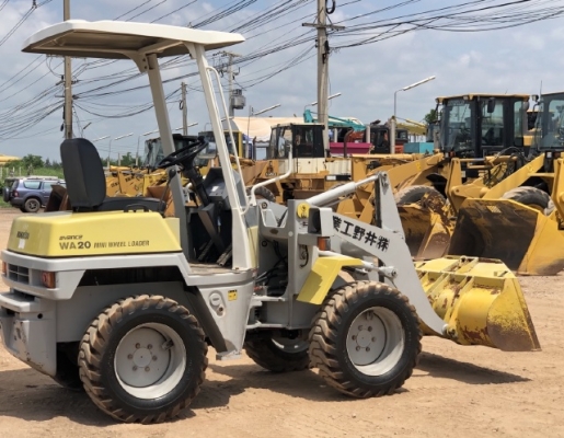 ขายรถตักล้อยาง KOMATSU WA20-2  นำเข้าเองจากญี่ปุ่น สภาพสวยพร้อมใช้ มีVDOการทำงานครับ