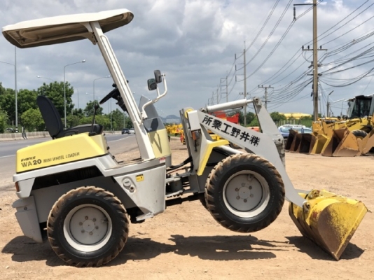 ขายรถตักล้อยาง KOMATSU WA20-2  นำเข้าเองจากญี่ปุ่น สภาพสวยพร้อมใช้ มีVDOการทำงานครับ