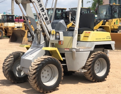 ขายรถตักล้อยาง KOMATSU WA20-2  นำเข้าเองจากญี่ปุ่น สภาพสวยพร้อมใช้ มีVDOการทำงานครับ