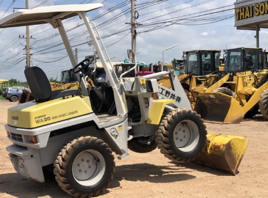 ขายรถตักล้อยาง KOMATSU WA20-2  นำเข้าเองจากญี่ปุ่น สภาพสวยพร้อมใช้ มีVDOการทำงานครับ