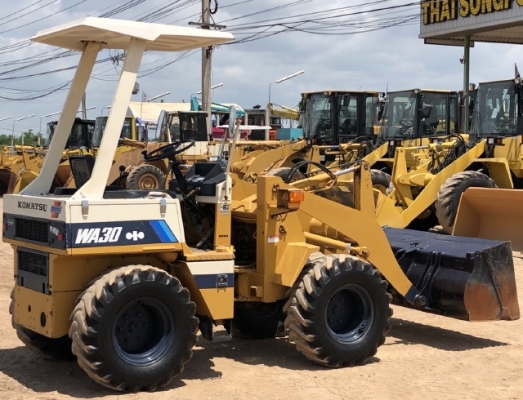 ขายรถตักล้อยาง KOMATSU WA30-2 นำเข้าเองจากญี่ปุ่น สภาพสวยพร้อมใช้ มีVDOการทำงานครับ