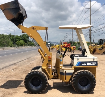 ขายรถตักล้อยาง KOMATSU WA30-2 นำเข้าเองจากญี่ปุ่น สภาพสวยพร้อมใช้ มีVDOการทำงานครับ