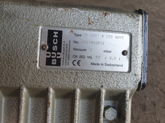 ขายปั๊มสูญญากาศ vacuum pump สภาพดีใช้งานได้เลย มี2ตัว ตัวละ3,000บาท