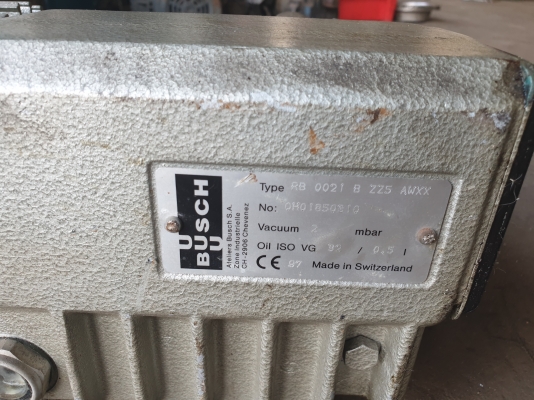 ขายปั๊มสูญญากาศ vacuum pump สภาพดีใช้งานได้เลย มี2ตัว ตัวละ3,000บาท