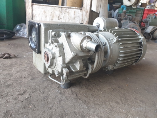 ขายปั๊มสูญญากาศ vacuum pump สภาพดีใช้งานได้เลย มี2ตัว ตัวละ3,000บาท