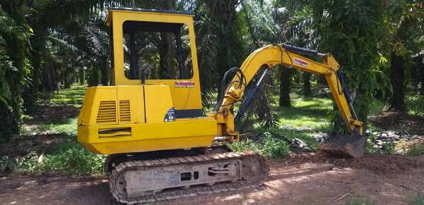 ขาย KOMATSU PC40-3 สภาพพร้อมใช้ราคา 170,000