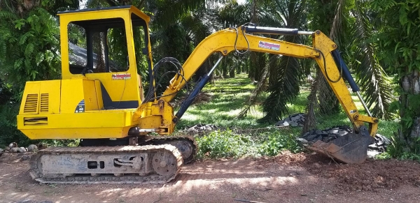 ขาย KOMATSU PC40-3 สภาพพร้อมใช้ราคา 170,000