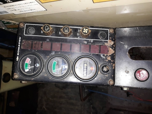 Komatsu PC60-5สภาพสวยเดิมๆ เครื่องดีปั้มแรงลูกเล่นครบ มีแอร์โซ่เฟรมหนา ใบแทรค45CM Komatsu PC60-5สภาพสวยเดิมๆ เครื่องดีปั้มแรงลูกเล่นครบ มีแอร์โซ่เฟรมหนา ใบแทรค45CM