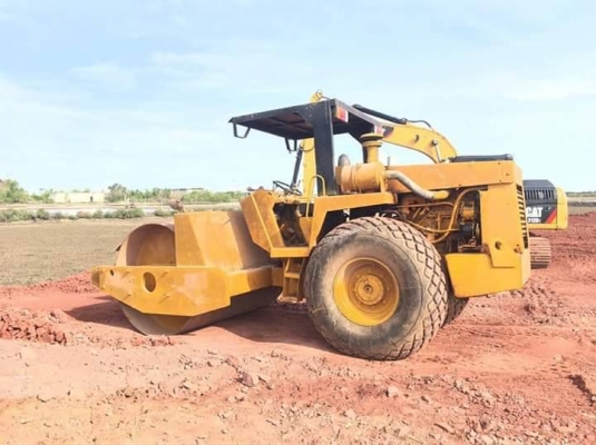 มีVDOขายรถบดไดนาแพค 2 คัน 10 ตันสั่นสะเทือนเพลาเดี่ยวมีเล่มทะเบียน 1 คันเอกสารซื้อขาย 1 คันราคาคันละ 350,000 เท่ากัน