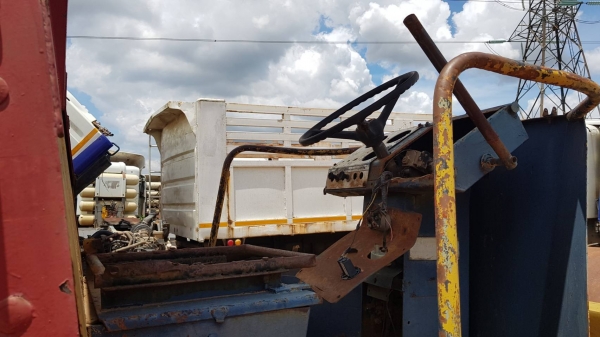 ขายรถบดไดนาแพค 2 คัน 10 ตันสั่นสะเทือนเพลาเดี่ยวมีเล่มทะเบียน 1 คันเอกสารซื้อขาย 1 คันราคาคันละ 350,000 เท่ากัน