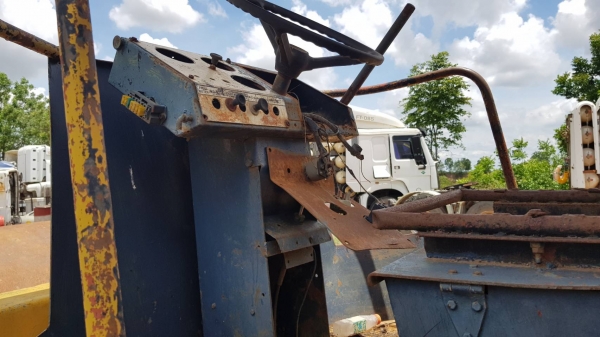 ขายรถบดไดนาแพค 2 คัน 10 ตันสั่นสะเทือนเพลาเดี่ยวมีเล่มทะเบียน 1 คันเอกสารซื้อขาย 1 คันราคาคันละ 350,000 เท่ากัน