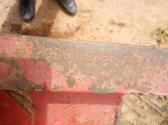 ขายรถบดไดนาแพค 2 คัน 10 ตันสั่นสะเทือนเพลาเดี่ยวมีเล่มทะเบียน 1 คันเอกสารซื้อขาย 1 คันราคาคันละ 350,000 เท่ากัน