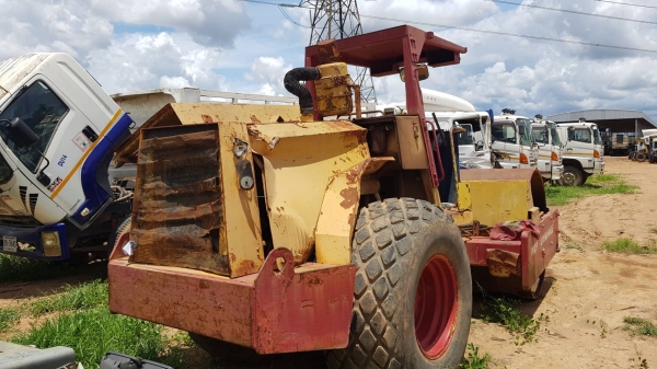 ขายรถบดไดนาแพค 2 คัน 10 ตันสั่นสะเทือนเพลาเดี่ยวมีเล่มทะเบียน 1 คันเอกสารซื้อขาย 1 คันราคาคันละ 350,000 เท่ากัน