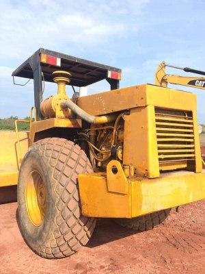 ขายรถบดไดนาแพค 2 คัน 10 ตันสั่นสะเทือนเพลาเดี่ยวมีเล่มทะเบียน 1 คันเอกสารซื้อขาย 1 คันราคาคันละ 350,000 เท่ากัน