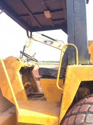 ขายรถบดไดนาแพค 2 คัน 10 ตันสั่นสะเทือนเพลาเดี่ยวมีเล่มทะเบียน 1 คันเอกสารซื้อขาย 1 คันราคาคันละ 350,000 เท่ากัน