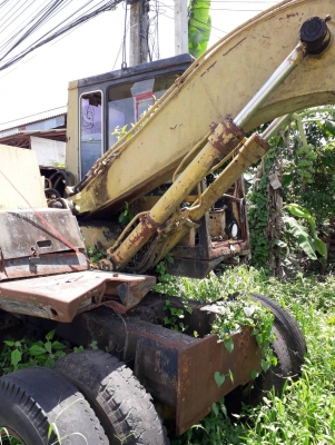 ขายรถแบคโฮ KOMATSU PW120-3 ราคา 180000 ขายรถแบคโฮ KOMATSU PW120-3 ราคา 180000