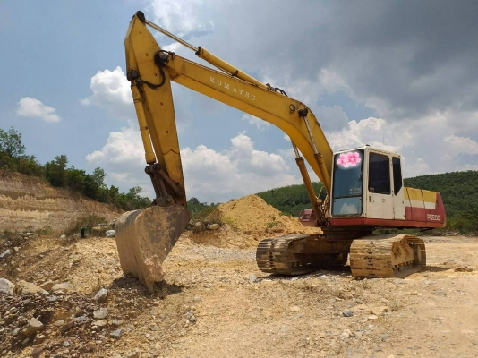 ขายรถแบคโฮ KOMATSU PC200-5 เอกสารอินวอย ระบบไฟเต็ม ราคา 500000