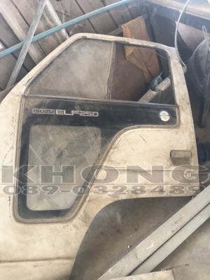 ขายด่วน ประตูข้างซ้าย Isuzu115 เก่านอก น่าจะใส่120ได้ ขายเพียง 3000 บาท