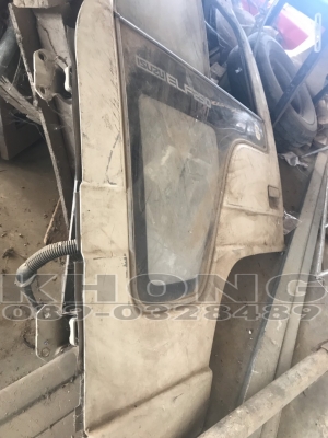 ขายด่วน ประตูข้างซ้าย Isuzu115 เก่านอก น่าจะใส่120ได้ ขายเพียง 3000 บาท