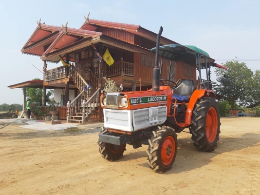 ขายรถไถคูโบต้าL2002 ระบบขับเคลื่อน4ล้อ พร้อมอุปกรณ์1ชิ้น พร้อมใช้งาน ขายรถไถคูโบต้าL2002 ระบบขับเคลื่อน4ล้อ พร้อมอุปกรณ์1ชิ้น พร้อมใช้งาน