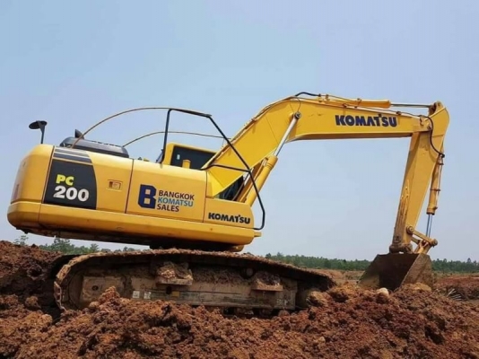 ขายด่วน!! Komatsu PC200-8MO ไมล์ ชม.7,900 สภาพสวยๆค่ะ